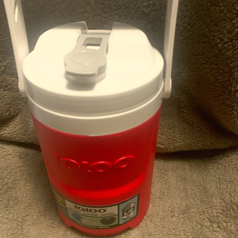 Igloo Playmate Elite 16 Quart Cooler with Half Gallon Jug